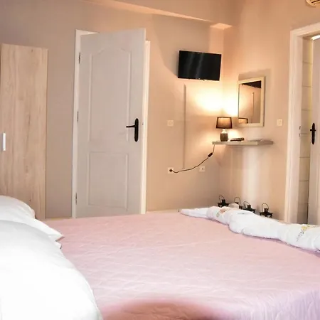 Aparthotel Anemomylos *